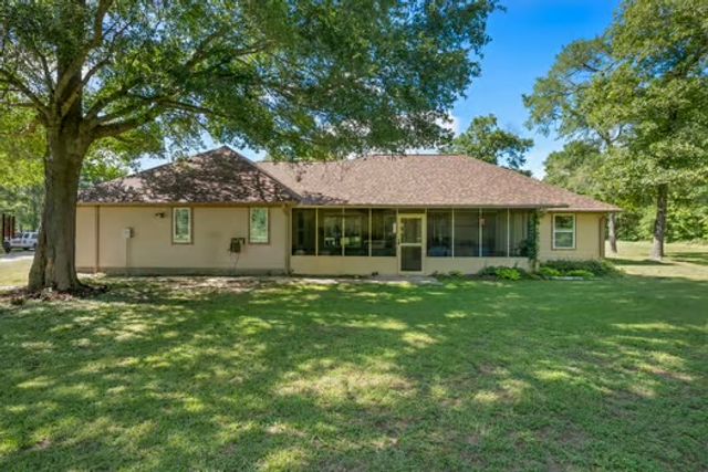 4529 Quiet Waters, North Zulch, TX 77872