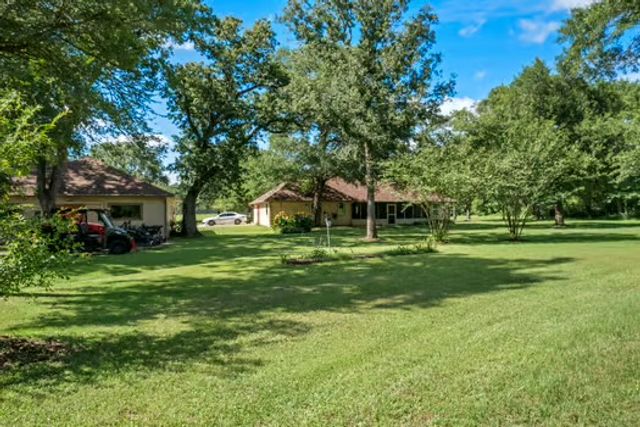 4529 Quiet Waters, North Zulch, TX 77872