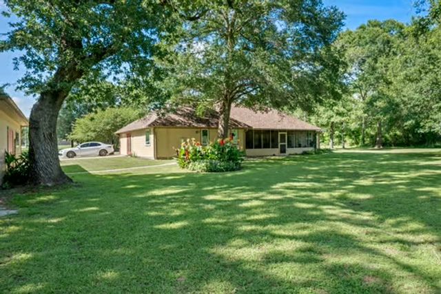 4529 Quiet Waters, North Zulch, TX 77872