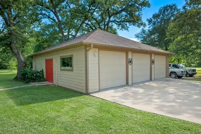 4529 Quiet Waters, North Zulch, TX 77872