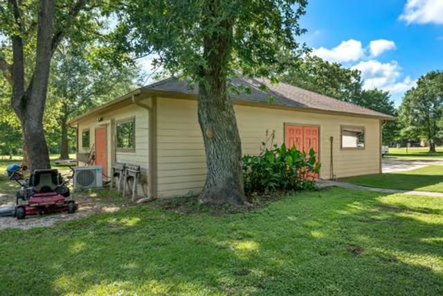 4529 Quiet Waters, North Zulch, TX 77872