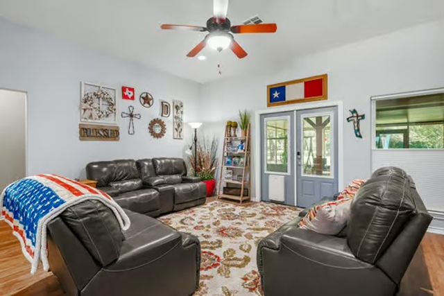 4529 Quiet Waters, North Zulch, TX 77872