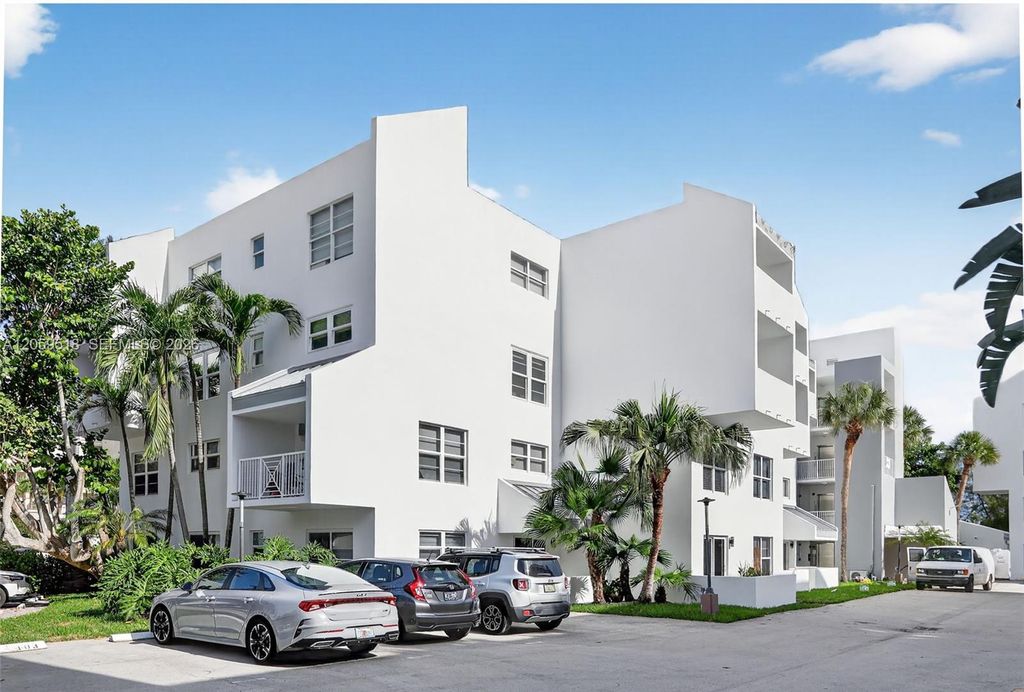 2870 NE 14th St Cswy 203C, Pompano Beach, FL 33062