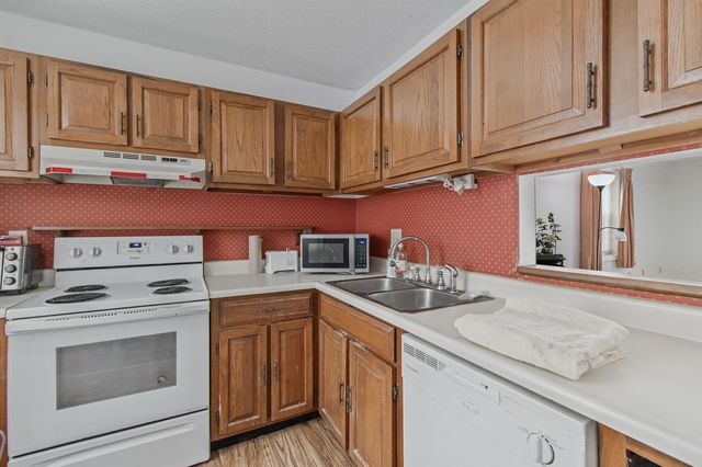 30 Hayes Avenue, South Burlington, VT 05403