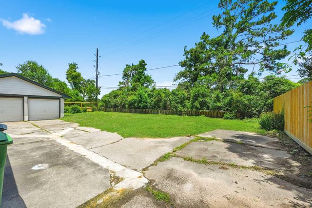 1310 Burning Tree Road, Houston, TX 77339