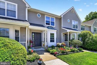 15 STUYVESANT CT, Hightstown, NJ 08520