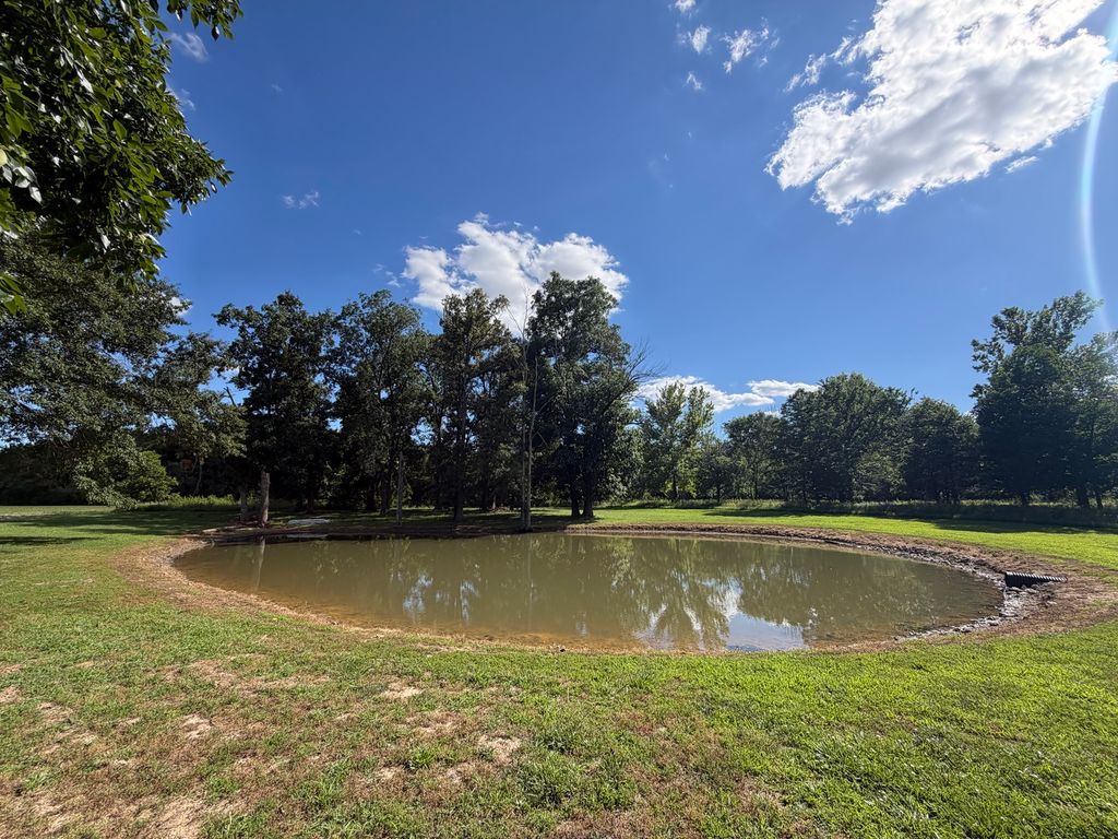 Image 18 of property listing at 1095 E Base Line Road, Centralia, IL 62801
