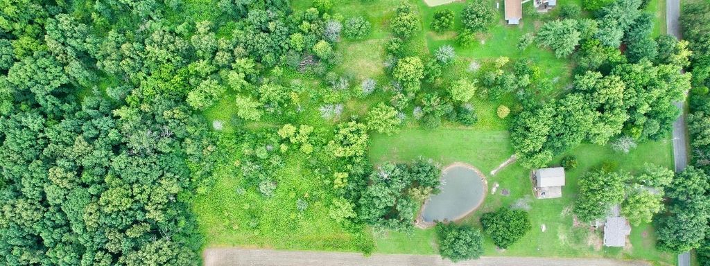 Image 3 of property listing at 1095 E Base Line Road, Centralia, IL 62801