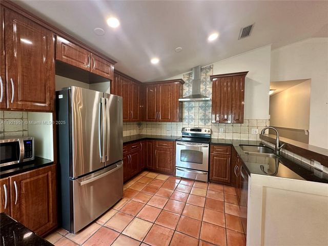 17253 NW 6th Ct, Pembroke Pines, FL 33029