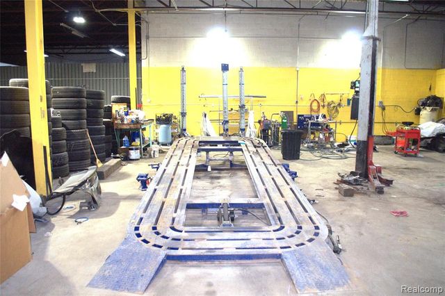 9350 NE Freeland Street, Detroit, MI 48228