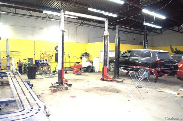 9350 NE Freeland Street, Detroit, MI 48228