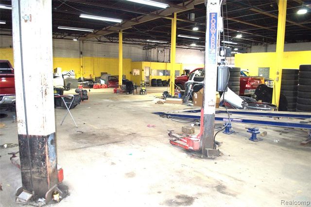 9350 NE Freeland Street, Detroit, MI 48228