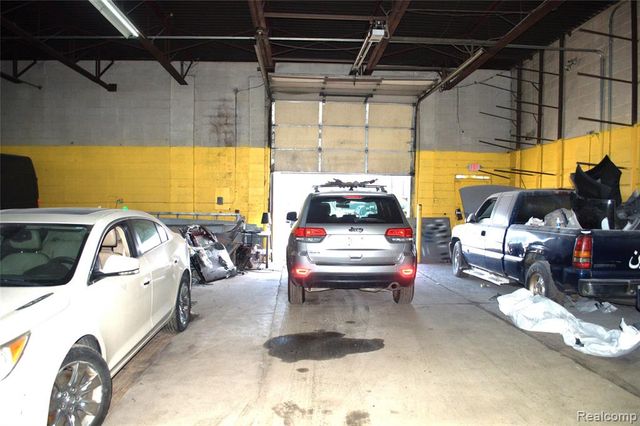 9350 NE Freeland Street, Detroit, MI 48228