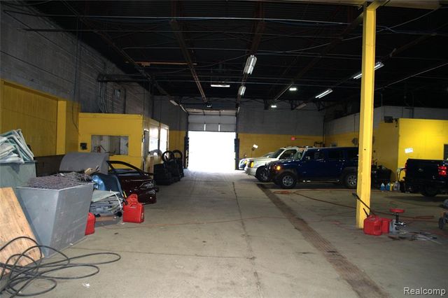 9350 NE Freeland Street, Detroit, MI 48228