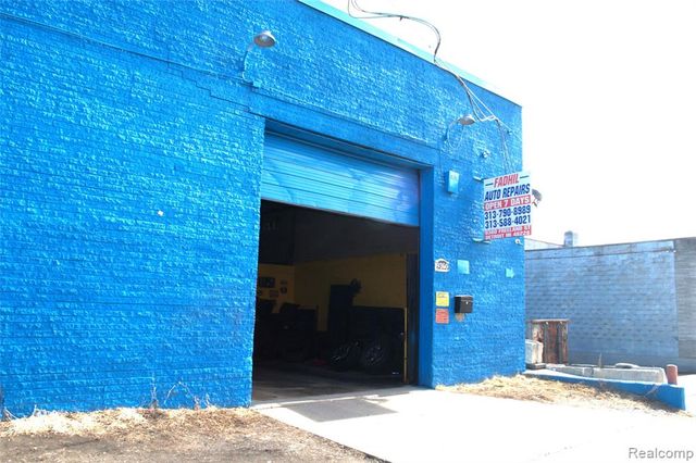 9350 NE Freeland Street, Detroit, MI 48228