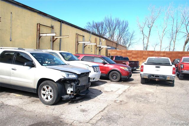 9350 NE Freeland Street, Detroit, MI 48228