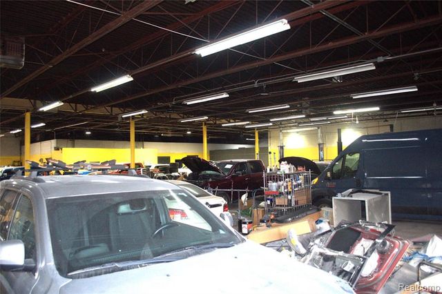 9350 NE Freeland Street, Detroit, MI 48228