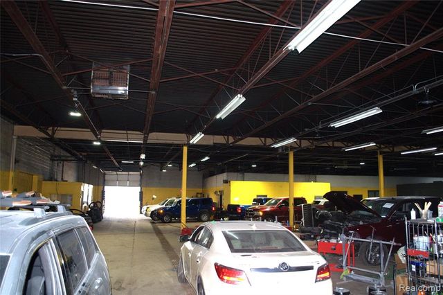 9350 NE Freeland Street, Detroit, MI 48228