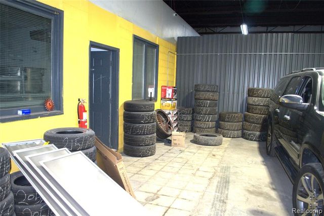 9350 NE Freeland Street, Detroit, MI 48228