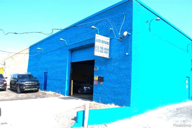 9350 NE Freeland Street, Detroit, MI 48228