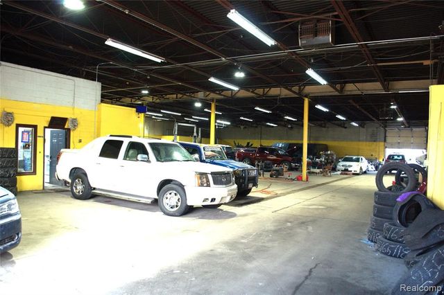 9350 NE Freeland Street, Detroit, MI 48228