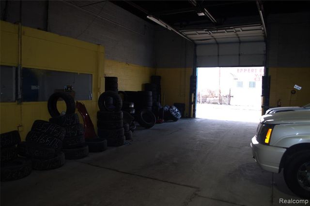 9350 NE Freeland Street, Detroit, MI 48228