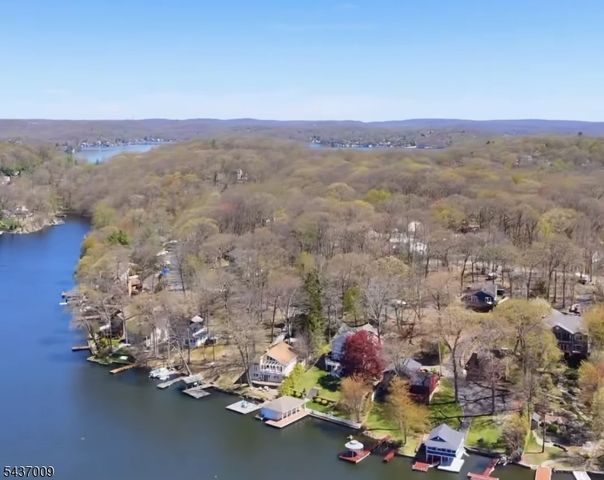 5 Oneida Ave, Hopatcong Boro, NJ 07843