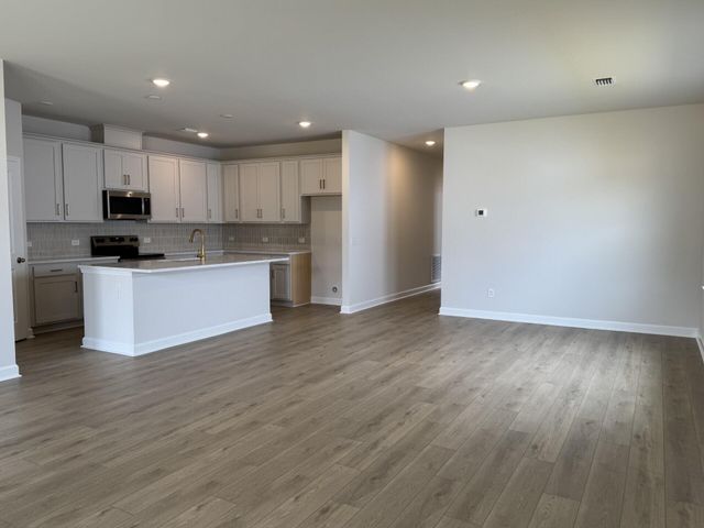 4008 Lemon Grass Lane, Ravenel, SC 29470