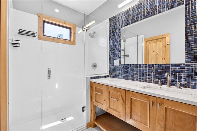 31 H Street, Lake Lotawana, MO 64086