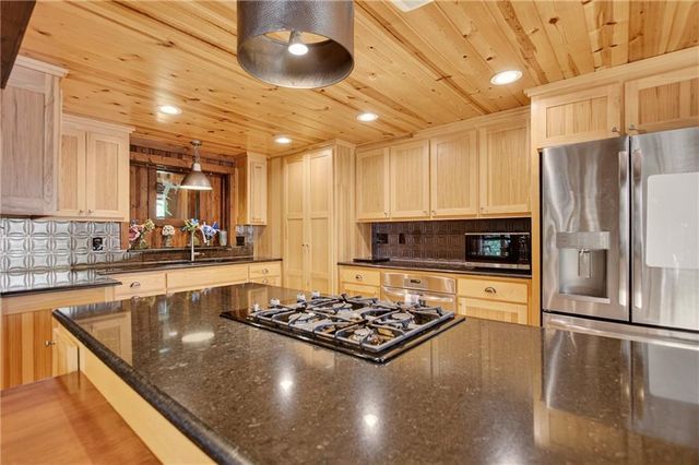31 H Street, Lake Lotawana, MO 64086