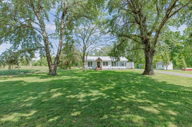 2976 Shrum Cemetery Rd, Westmoreland, TN 37186