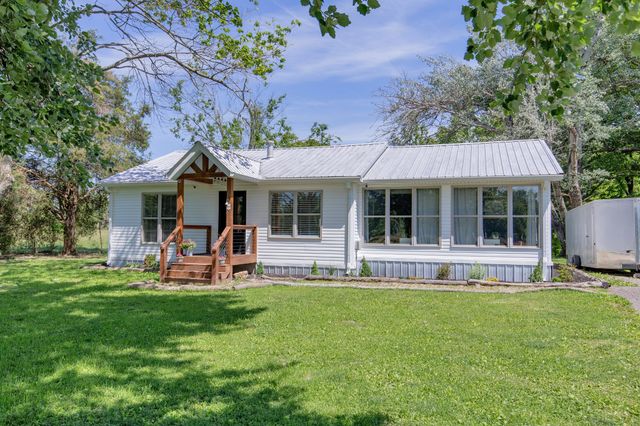 2976 Shrum Cemetery Rd, Westmoreland, TN 37186