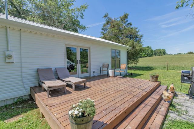 2976 Shrum Cemetery Rd, Westmoreland, TN 37186