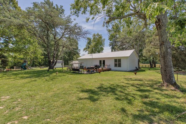 2976 Shrum Cemetery Rd, Westmoreland, TN 37186
