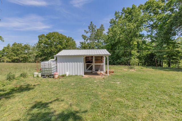 2976 Shrum Cemetery Rd, Westmoreland, TN 37186