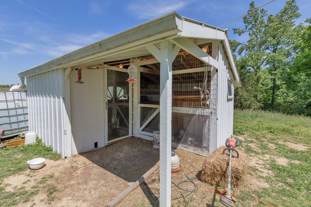 2976 Shrum Cemetery Rd, Westmoreland, TN 37186