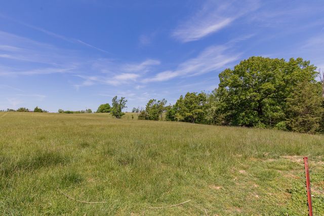 2976 Shrum Cemetery Rd, Westmoreland, TN 37186