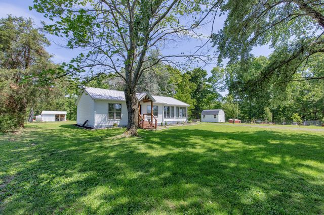 2976 Shrum Cemetery Rd, Westmoreland, TN 37186