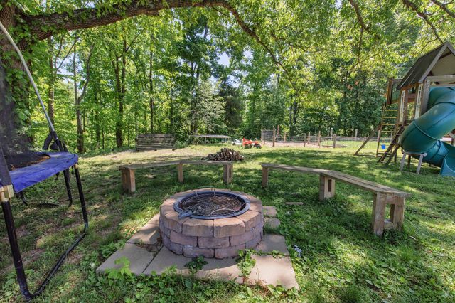 2976 Shrum Cemetery Rd, Westmoreland, TN 37186