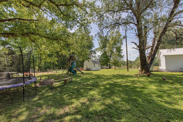 2976 Shrum Cemetery Rd, Westmoreland, TN 37186