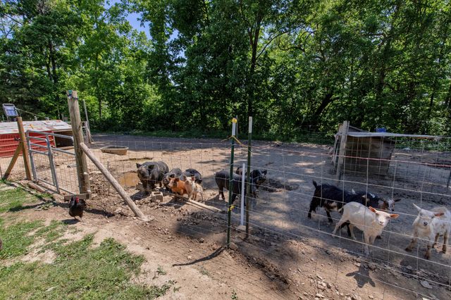 2976 Shrum Cemetery Rd, Westmoreland, TN 37186