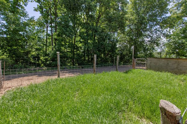2976 Shrum Cemetery Rd, Westmoreland, TN 37186