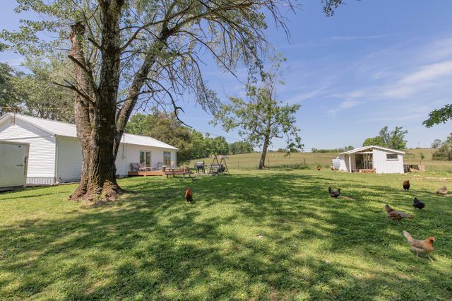 2976 Shrum Cemetery Rd, Westmoreland, TN 37186
