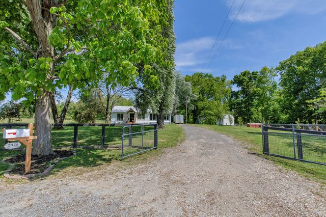 2976 Shrum Cemetery Rd, Westmoreland, TN 37186