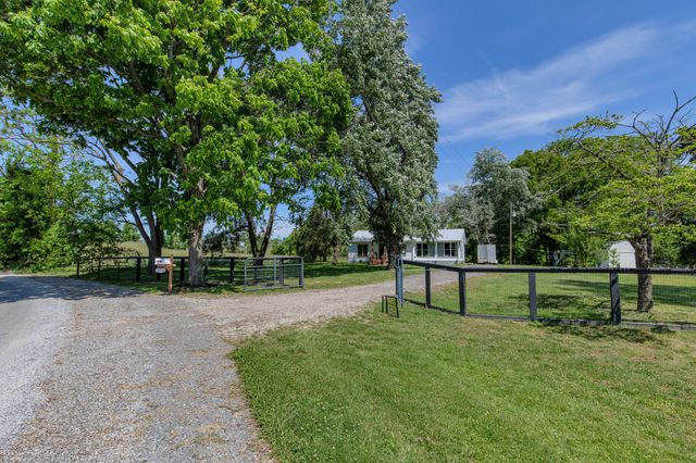2976 Shrum Cemetery Rd, Westmoreland, TN 37186