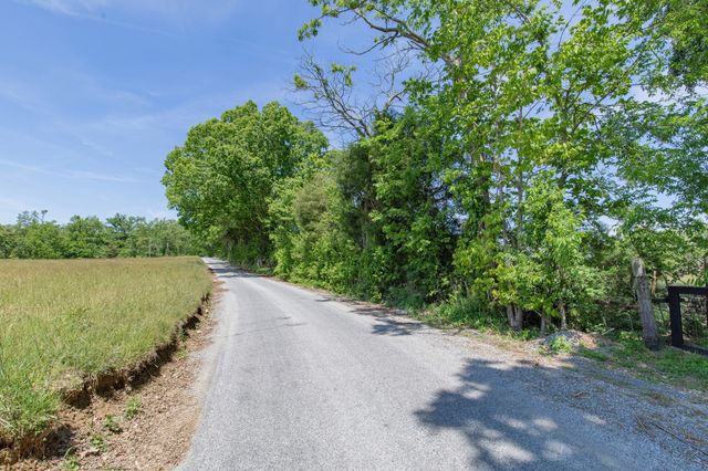 2976 Shrum Cemetery Rd, Westmoreland, TN 37186