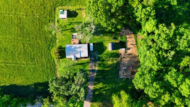 2976 Shrum Cemetery Rd, Westmoreland, TN 37186
