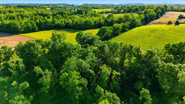 2976 Shrum Cemetery Rd, Westmoreland, TN 37186