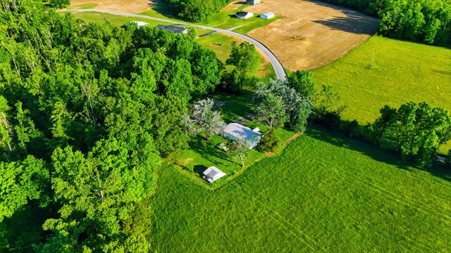 2976 Shrum Cemetery Rd, Westmoreland, TN 37186