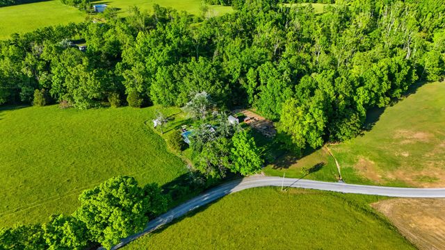 2976 Shrum Cemetery Rd, Westmoreland, TN 37186